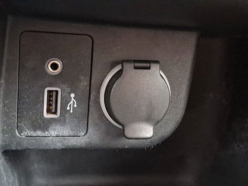 Used 2020 Nissan Kicks S image 21