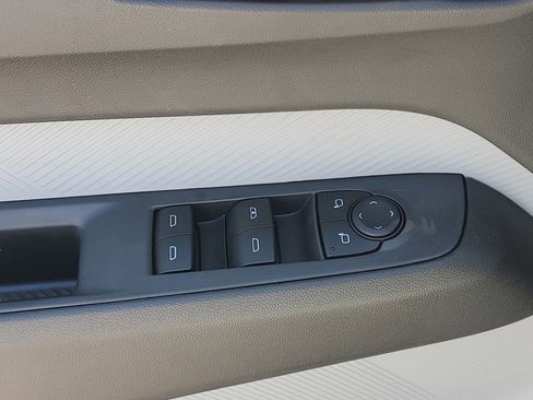 Used 2027 Chevrolet Bolt RS FWD image 24