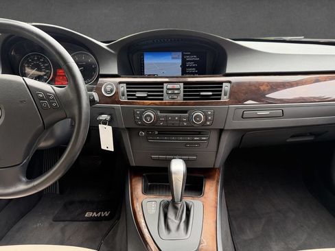 Used 2011 BMW 328i xDrive Sedan AWD/4WD image 5