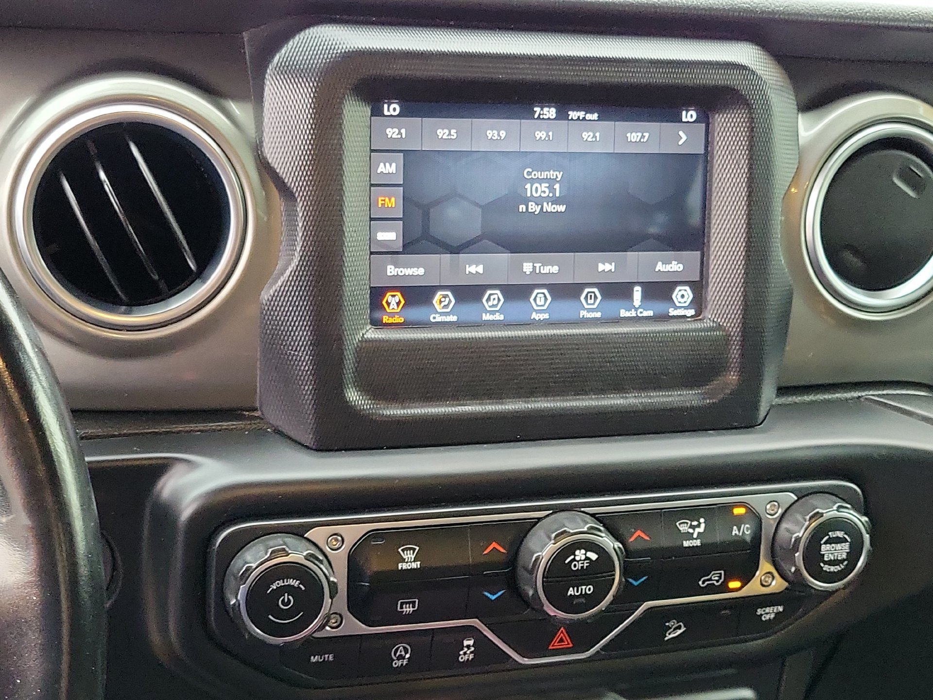 Used 2020 Jeep Wrangler Unlimited Sahara AWD/4WD image 14