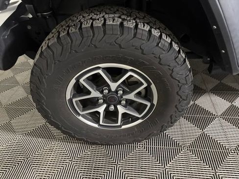 Used 2024 Jeep Wrangler Unlimited Rubicon w/ Convenience Group AWD/4WD image 37