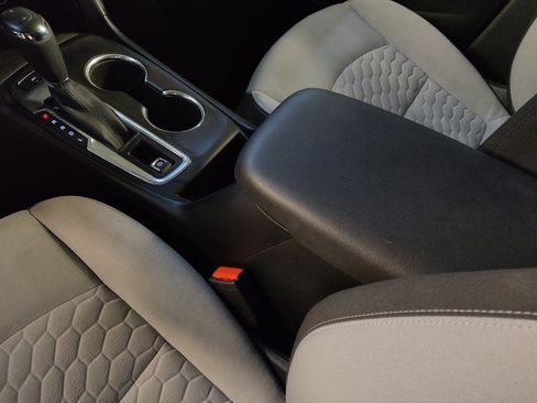 Used 2019 Chevrolet Equinox LS w/ LS Convenience Package image 26