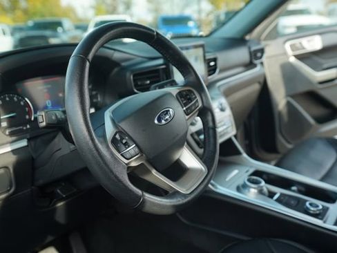 Used 2022 Ford Explorer XLT w/ Equipment Group 202A image 29