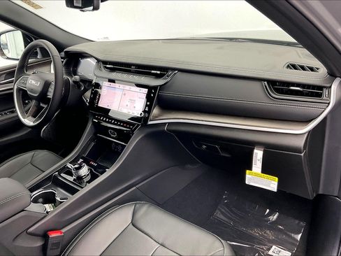 New 2027 Jeep Grand Cherokee Limited AWD/4WD image 6