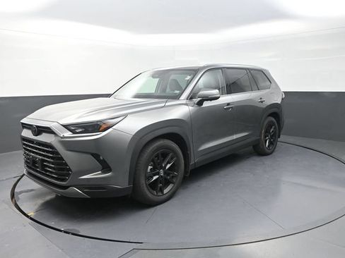 Used 2026 Toyota Grand Highlander AWD image 3