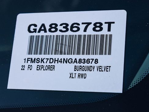 Used 2022 Ford Explorer XLT image 28