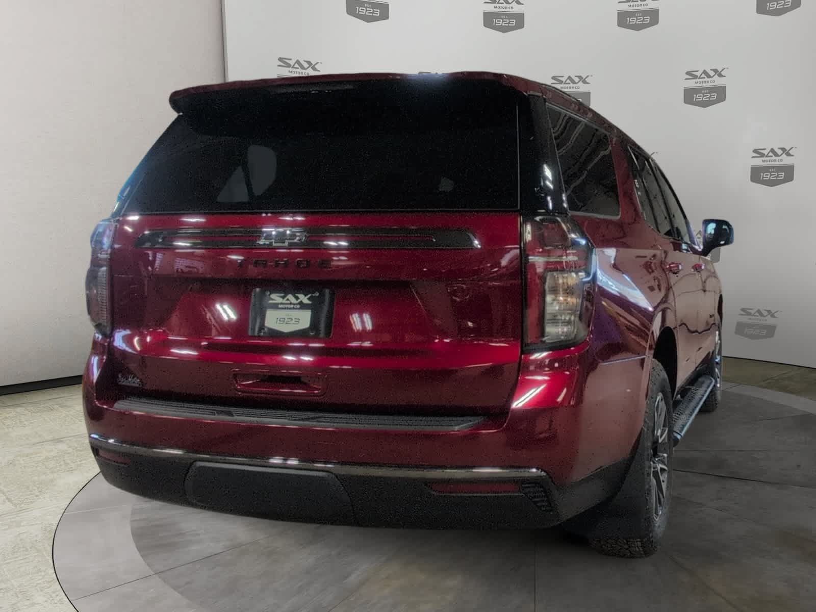 Used 2022 Chevrolet Tahoe Z71 w/ Luxury Package AWD/4WD image 5