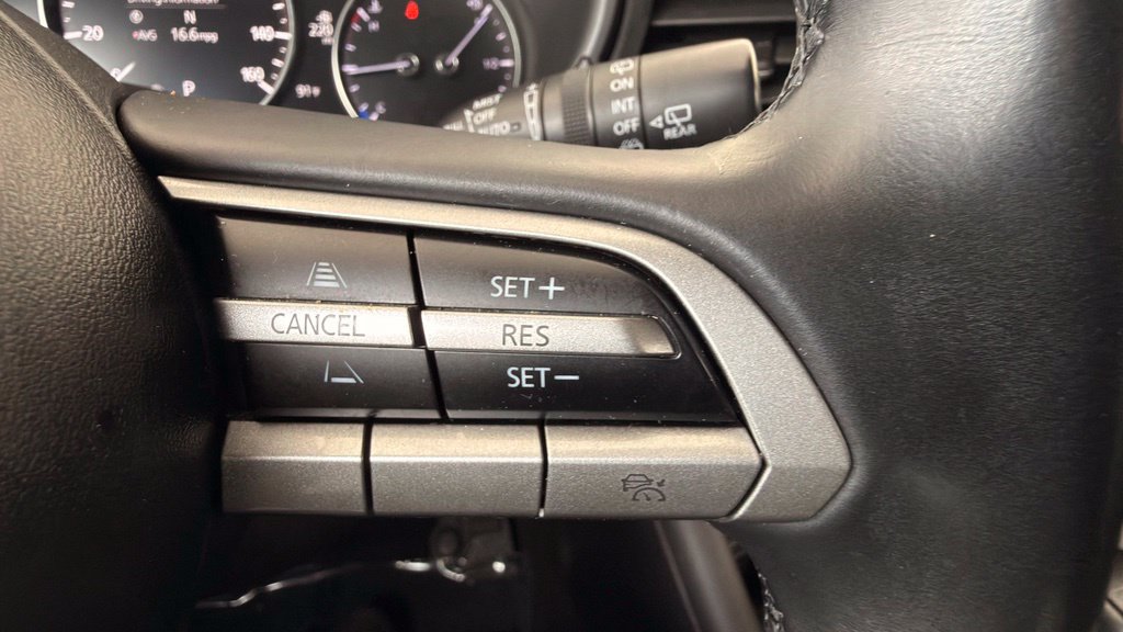 Used 2020 MAZDA MAZDA3 Hatchback FWD image 31