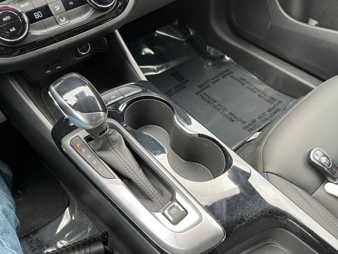 Used 2025 Buick Envista Sport Touring image 39