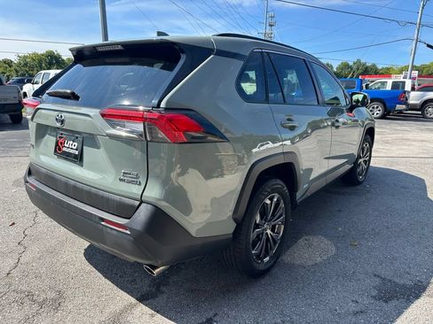 Used 2022 Toyota RAV4 XLE Premium AWD/4WD image 9