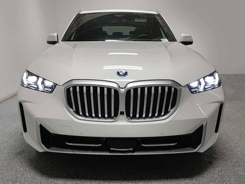 Used 2026 BMW X5 xDrive50e AWD/4WD image 2