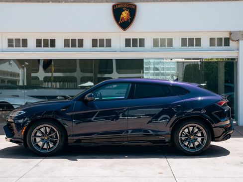 Used 2025 Lamborghini Urus SE AWD/4WD image 25