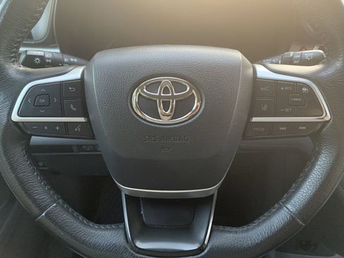 Used 2022 Toyota Sienna XLE image 13