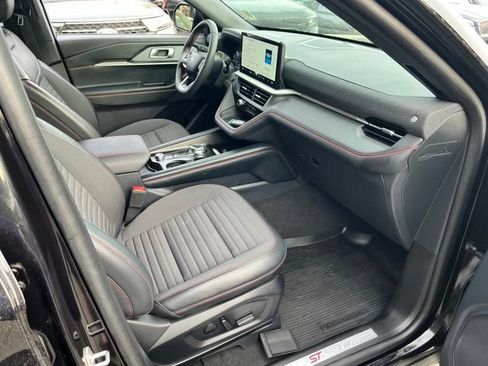 Used 2025 Ford Explorer ST-Line w/ ST-Line Street Pack AWD/4WD image 26