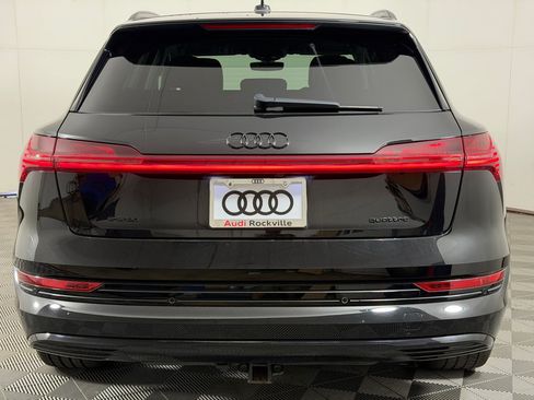 Used 2022 Audi e-tron Premium Plus w/ Premium Plus Package AWD/4WD image 10
