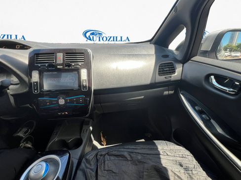 Used 2013 Nissan Leaf SL w/ Premium Pkg image 11
