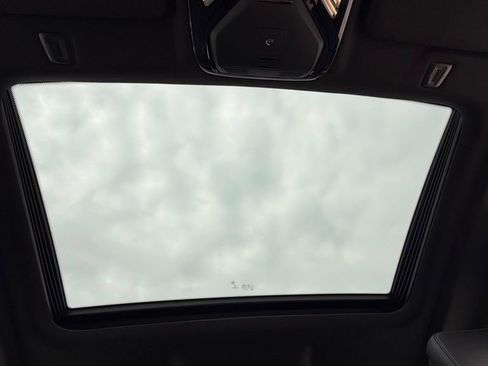 Used 2019 BMW 530e w/ Premium Package image 13