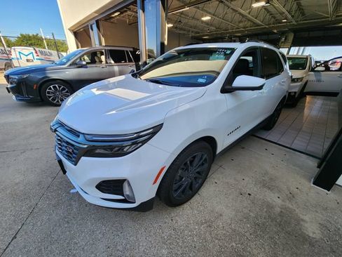 Used 2022 Chevrolet Equinox RS w/ RS Leather Package FWD image 3