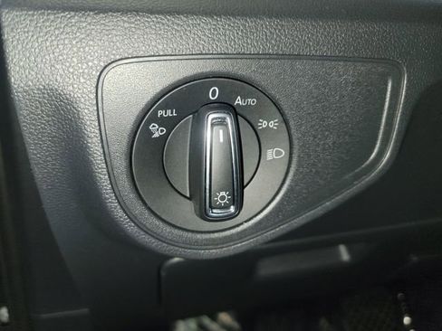 Used 2020 Volkswagen Atlas Cross Sport SEL Premium image 31