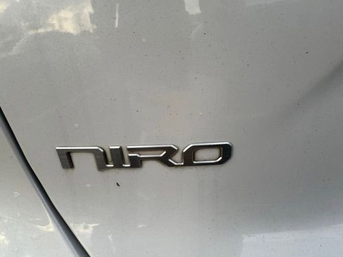 Certified 2023 Kia Niro EX Touring image 9