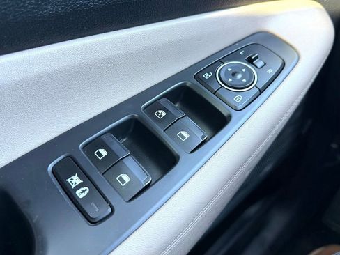 Used 2019 Hyundai Santa Fe SE image 8