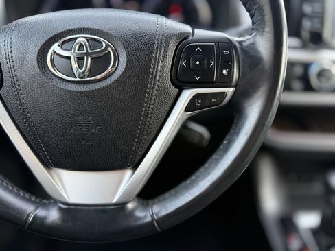 Used 2018 Toyota Highlander XLE AWD/4WD image 27