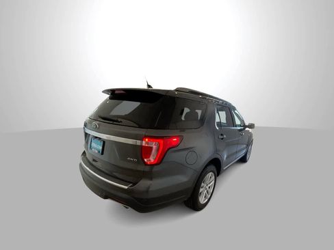 Used 2018 Ford Explorer XLT w/ Equipment Group 201A AWD/4WD image 8