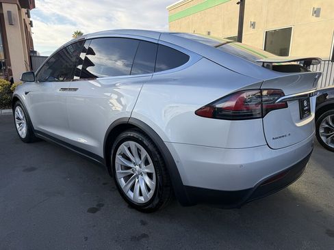Used 2017 Tesla Model X 75D AWD/4WD image 6