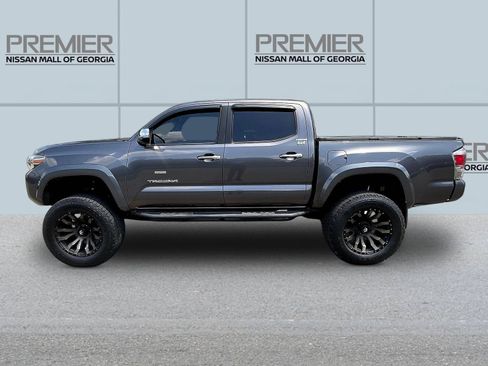 Used 2016 Toyota Tacoma Limited w/ Towing Package AWD/4WD image 4