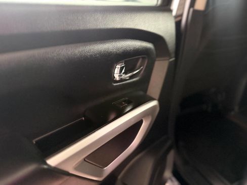 Used 2019 Nissan Titan SV w/ SV Convenience Package image 33