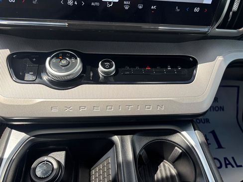 Used 2025 Ford Expedition Max Active AWD/4WD image 22
