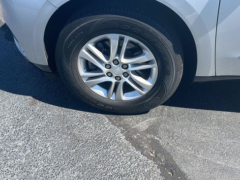 Used 2019 Buick Enclave Essence AWD/4WD image 39