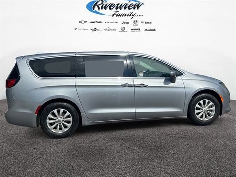 Used 2018 Chrysler Pacifica Touring Plus FWD image 6