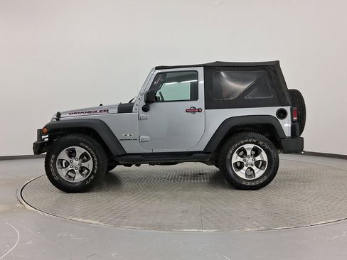 Used 2017 Jeep Wrangler Sahara w/ Connectivity Group image 2