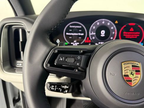 Certified 2025 Porsche Cayenne image 38