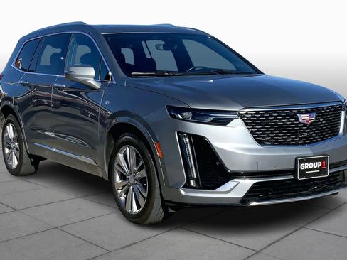 Used 2023 Cadillac XT6 Premium Luxury w/ Technology Package image 2