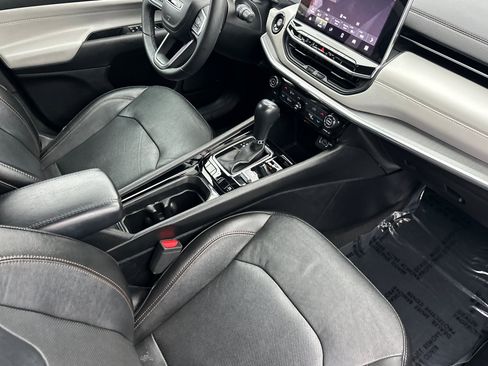 Used 2023 Jeep Compass Limited image 13