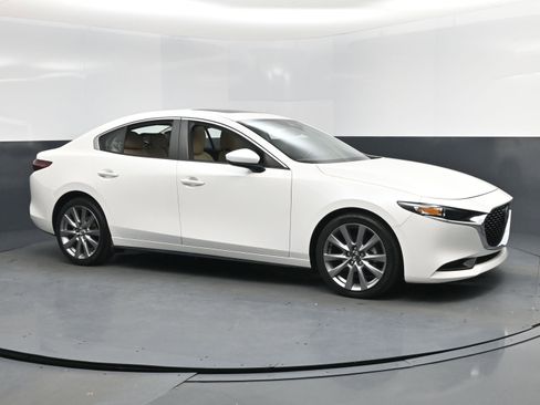 Used 2022 MAZDA MAZDA3 s image 2