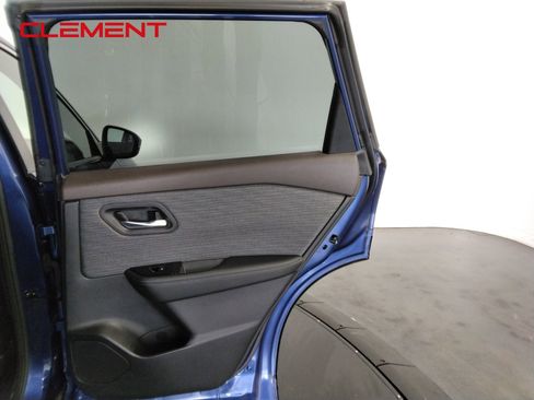 Used 2023 Nissan Rogue SV image 32