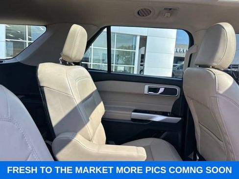 Used 2022 Ford Explorer XLT w/ Equipment Group 202A AWD/4WD image 14