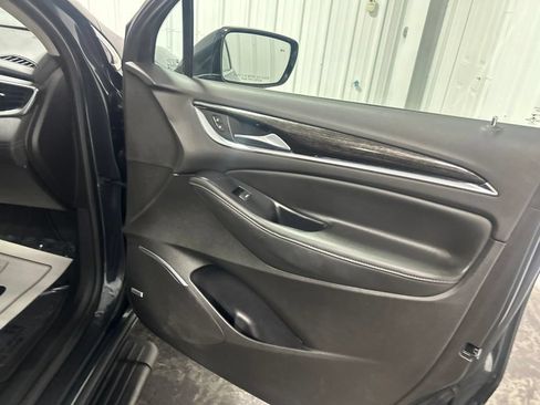 Used 2021 Buick Enclave Avenir w/ Avenir Technology Package AWD/4WD image 17