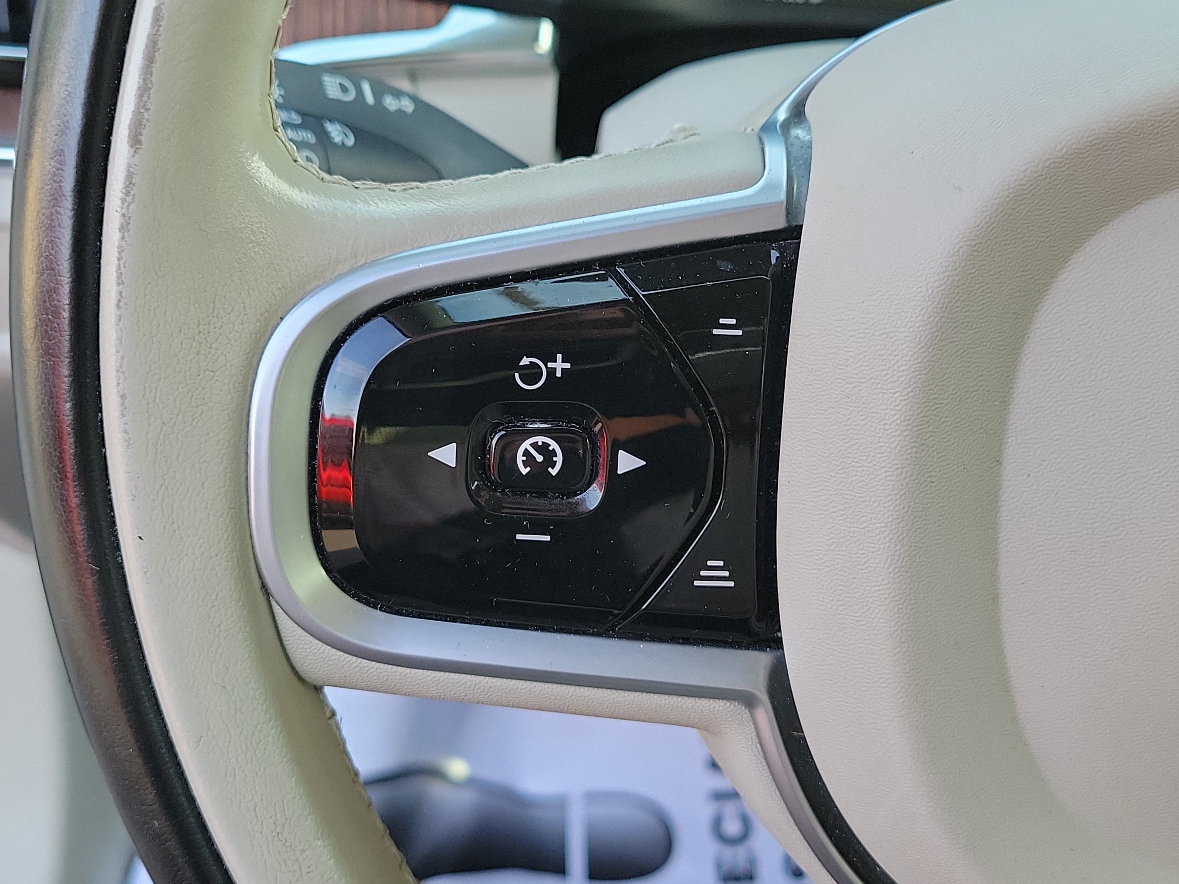 Used 2019 Volvo S60 T5 Momentum w/ Premium Package FWD image 23
