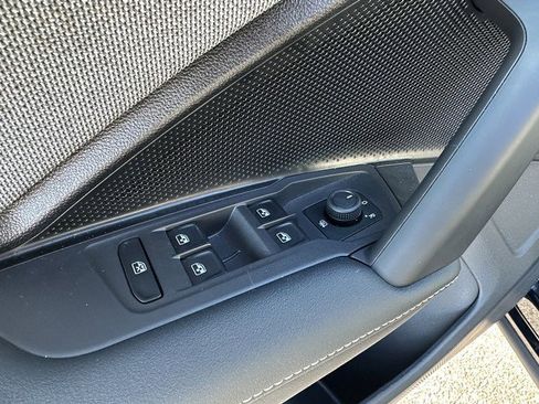 Used 2025 Volkswagen Tiguan S image 21