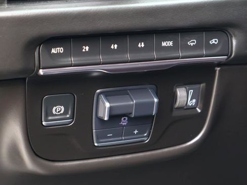 Used 2025 Cadillac Escalade Sport Platinum image 32