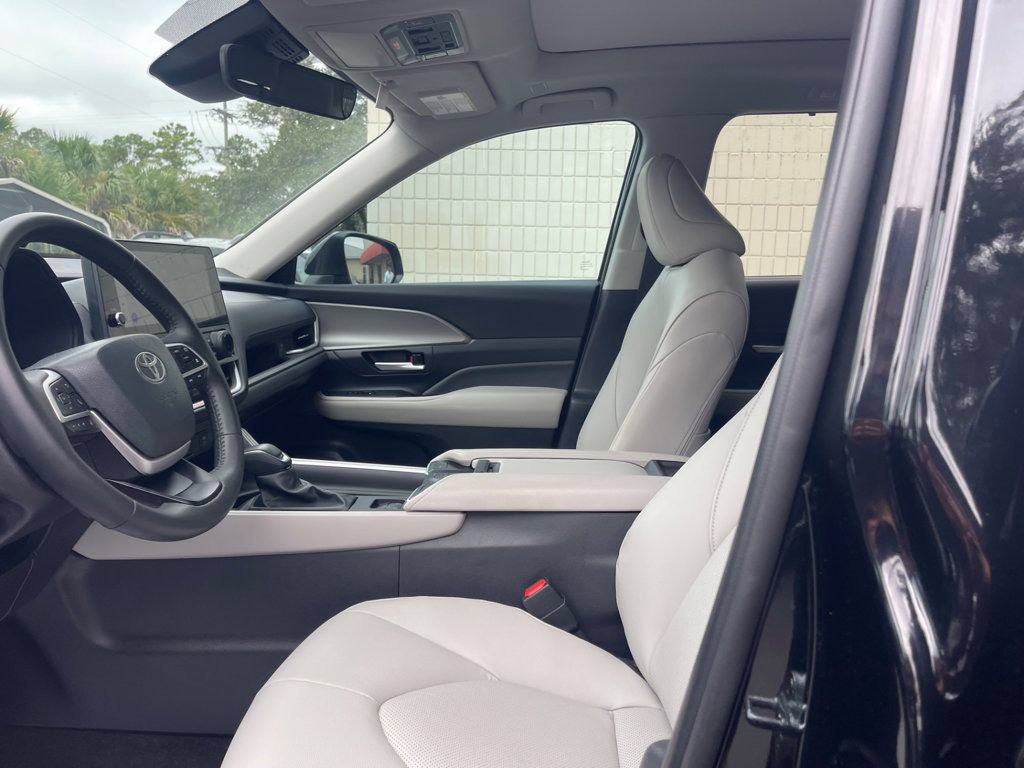 Used 2026 Toyota Grand Highlander FWD image 12
