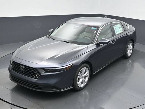 Used 2025 Honda Accord LX image 8