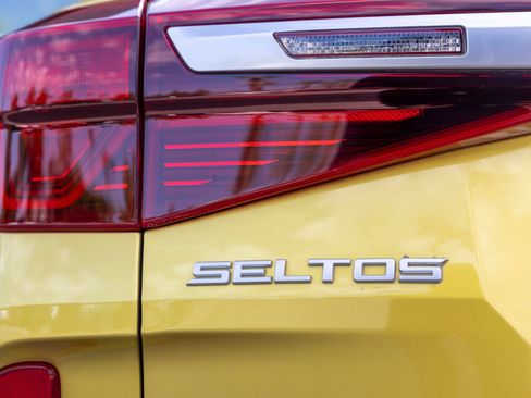 Used 2023 Kia Seltos SX AWD/4WD image 17