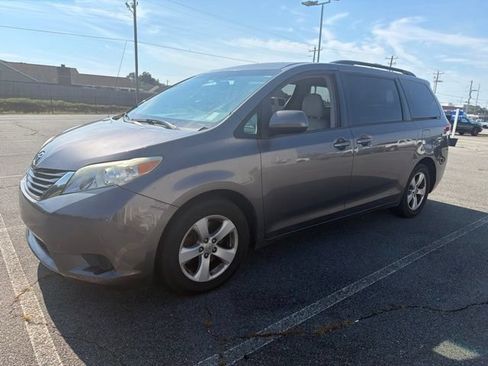 Used 2014 Toyota Sienna LE FWD image 7