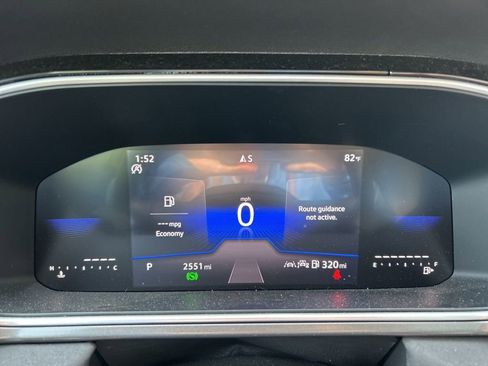 Certified 2025 Volkswagen Taos SE image 24