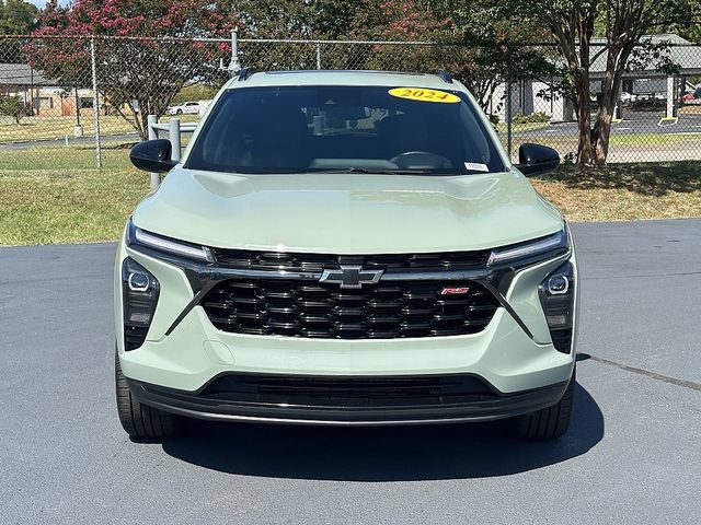 Used 2024 Chevrolet Trax RS w/ Sunroof Package FWD image 2